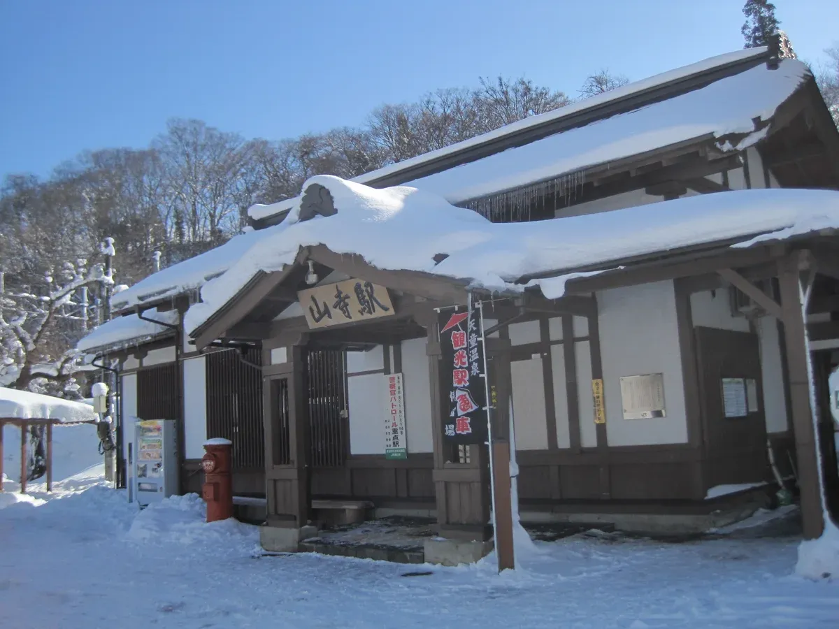 Yamadera station roof heavy with snow